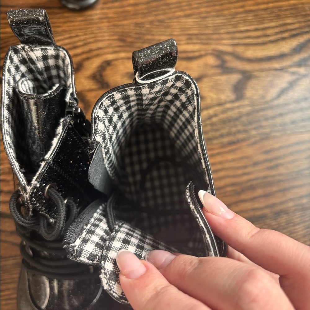 Dadawen Black Glitter Combat Boots Kids Ankle Glossy Black Glitter Boots Size 3 - Picture 4 of 6